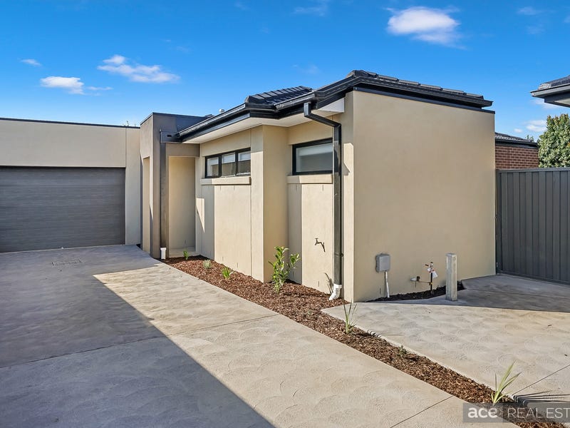2/3 Chirnnside Cres LAVERTON VIC 3028
